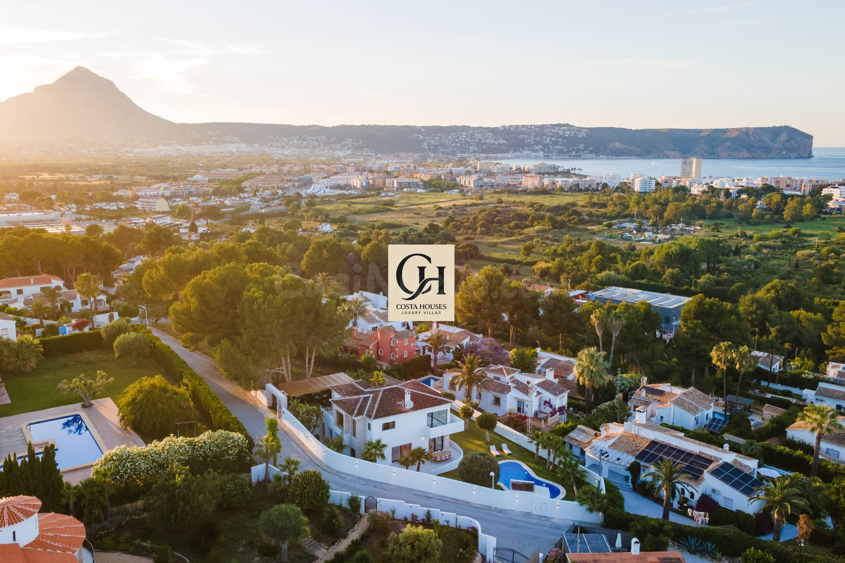 VILLA NADALETA · LUZ, MAR Y CALMA MEDITERRANEA EN JAVEA