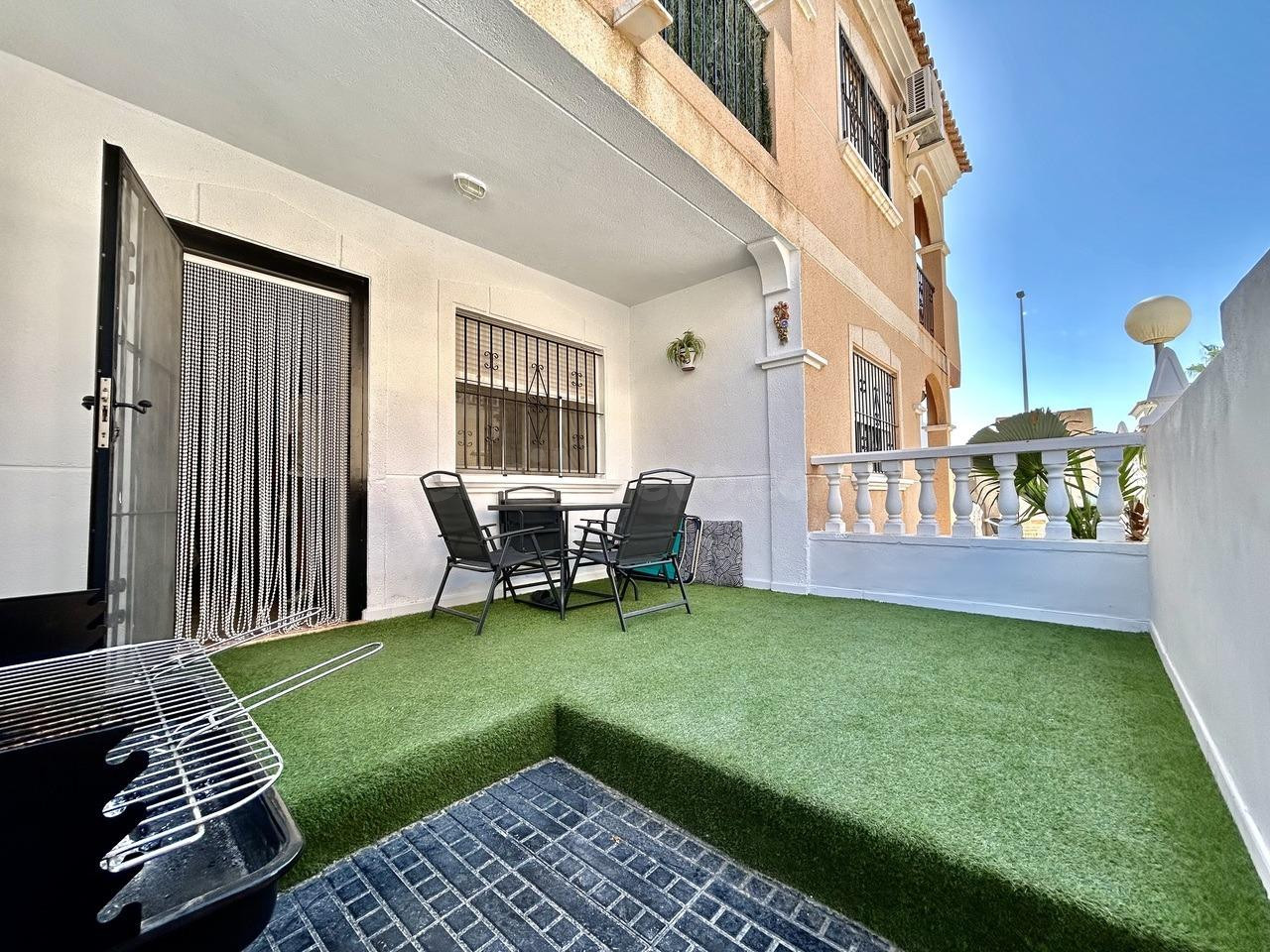 Chalet adosado en venta en Calle de Las Dalias - foto 3