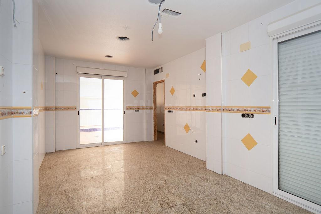 Gran superficie + versatilidad: Local mas vivienda  con  gra - foto 3