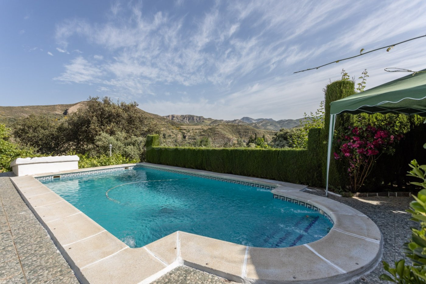 GRAN CASA y PARCELA EN AGUAS BLANCAS
