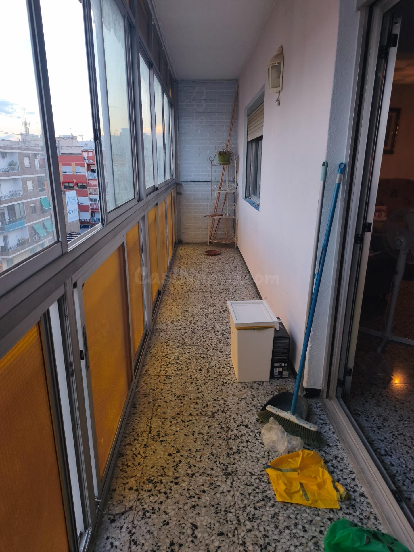 PISO DE 3 habitaciones Y 2 BAÑOS CON ASCENSOR EN CALLE PINOS - foto 2