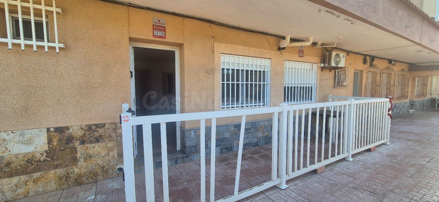 VIVIENDA EN BAJO EN LA URBANIZCION EN BARON - foto 2
