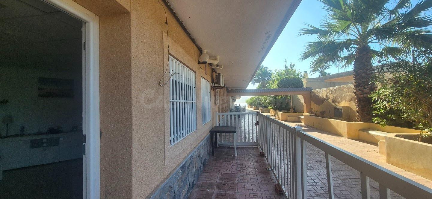 VIVIENDA EN BAJO EN LA URBANIZCION EN BARON - foto 3