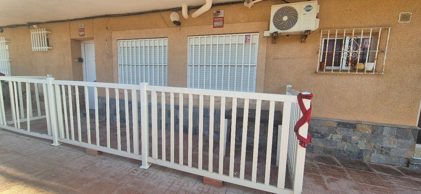 VIVIENDA EN BAJO EN LA URBANIZCION EN BARON - foto 4