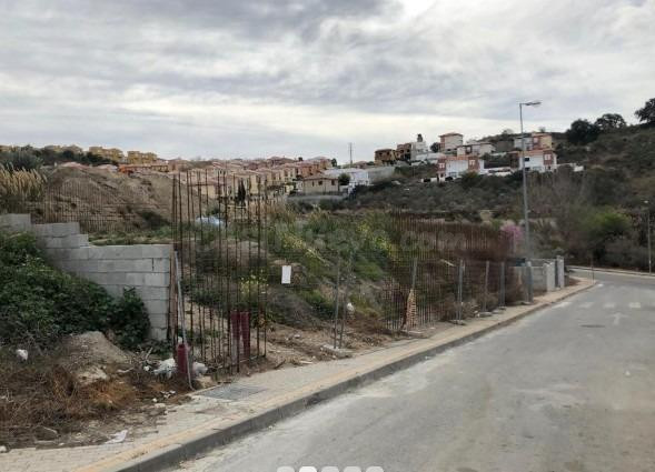 Inmobiliaria GARCÍA DELGADO VENDE TERRENO URBANO EN JUN!!!!! - foto 2