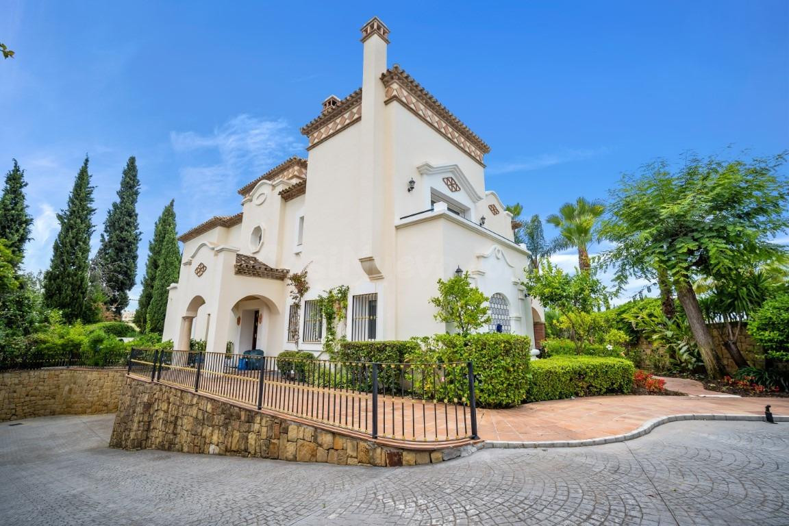 Villa de lujo de 5 dormitorios y 5 baños en La Quinta, Benahavís