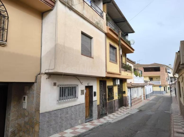 Casa adosada en venta en Huétor Tájar (Granada) – Oportunida