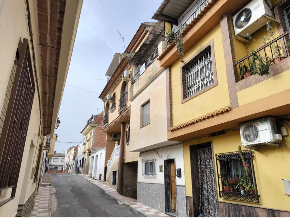 Casa adosada en venta en Huétor Tájar (Granada) – Oportunida - foto 2