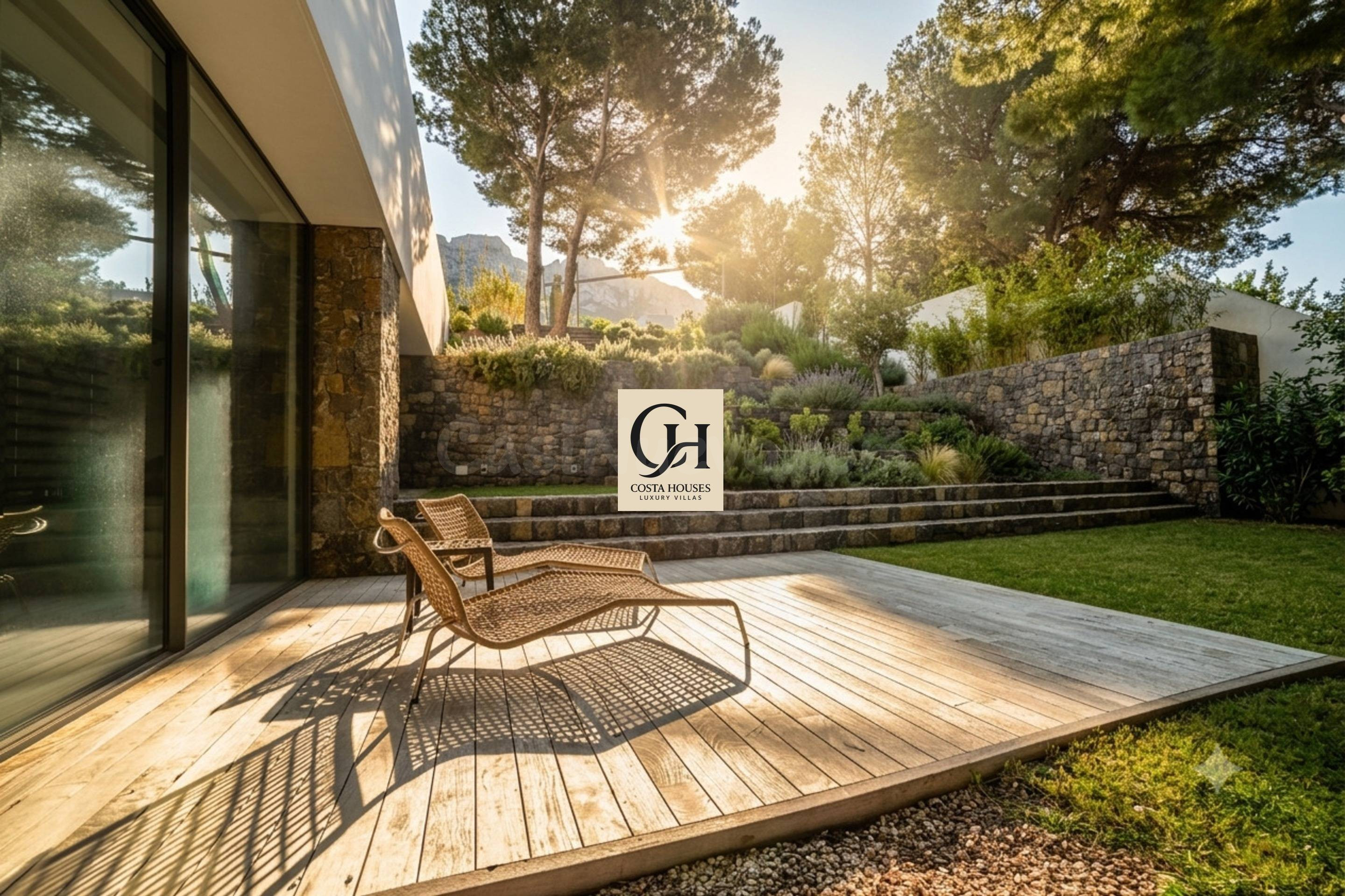 VILLA ZAHIRA · ELEGANCIA Y BIENESTAR FRENTE AL MAR MEDITERRA