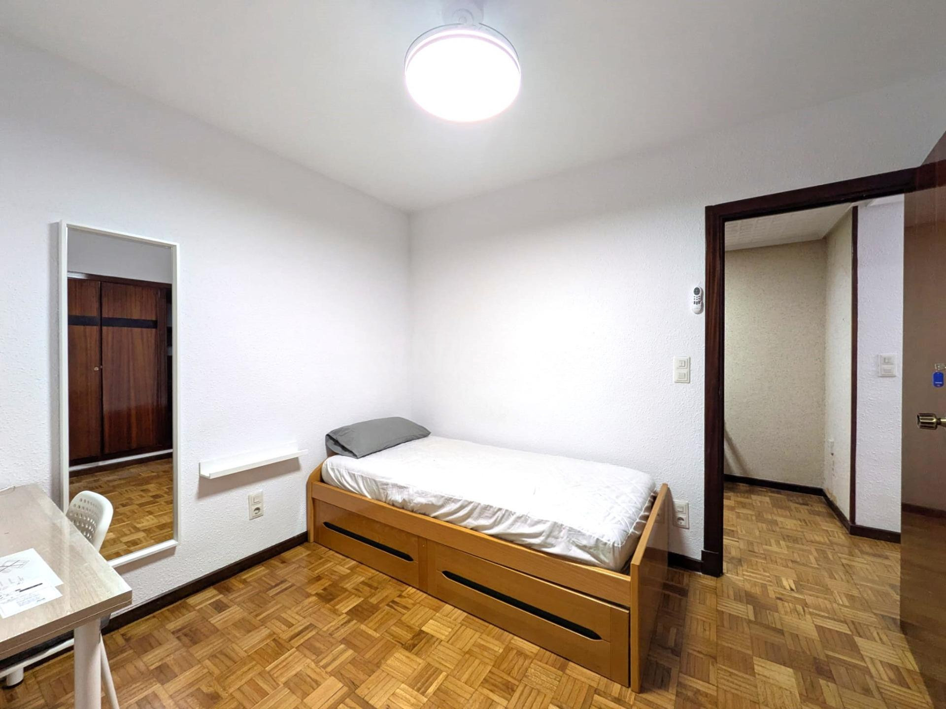 habitación NUMERO UNO  NDIVIDUAL EN PISO DE 112m2 EN CESAREO