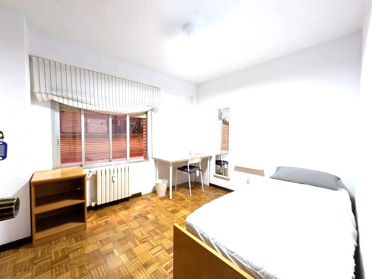 habitación NUMERO UNO  NDIVIDUAL EN PISO DE 112m2 EN CESAREO - foto 2