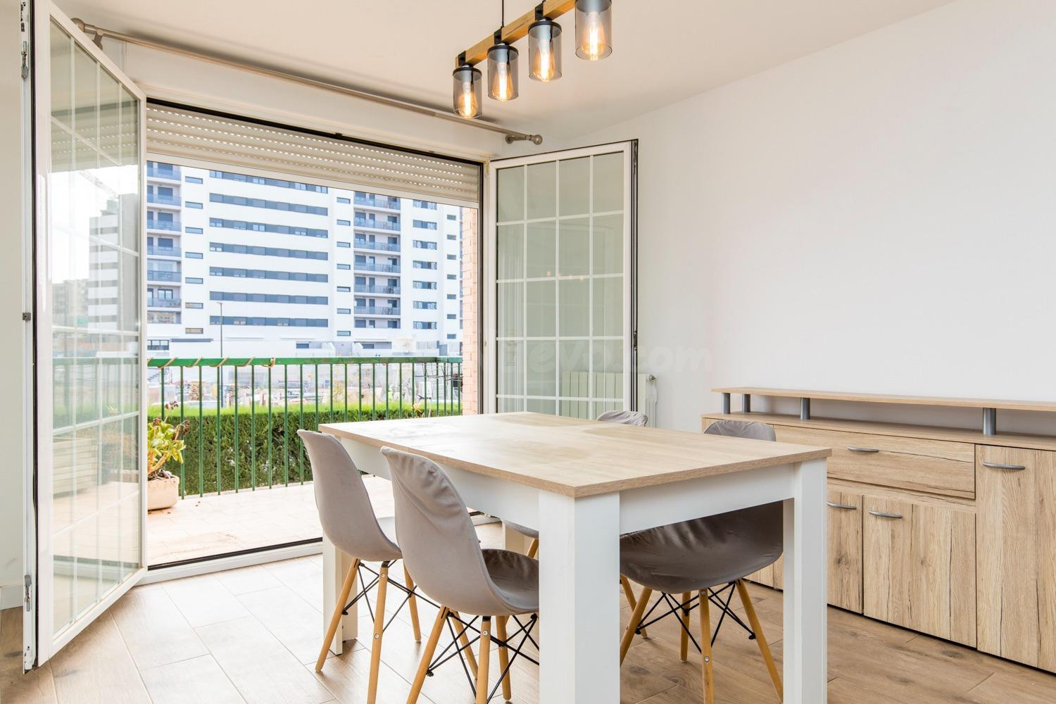 Piso de alquiler de 2 dormitorios con piscina ,zona deportiv - foto 2