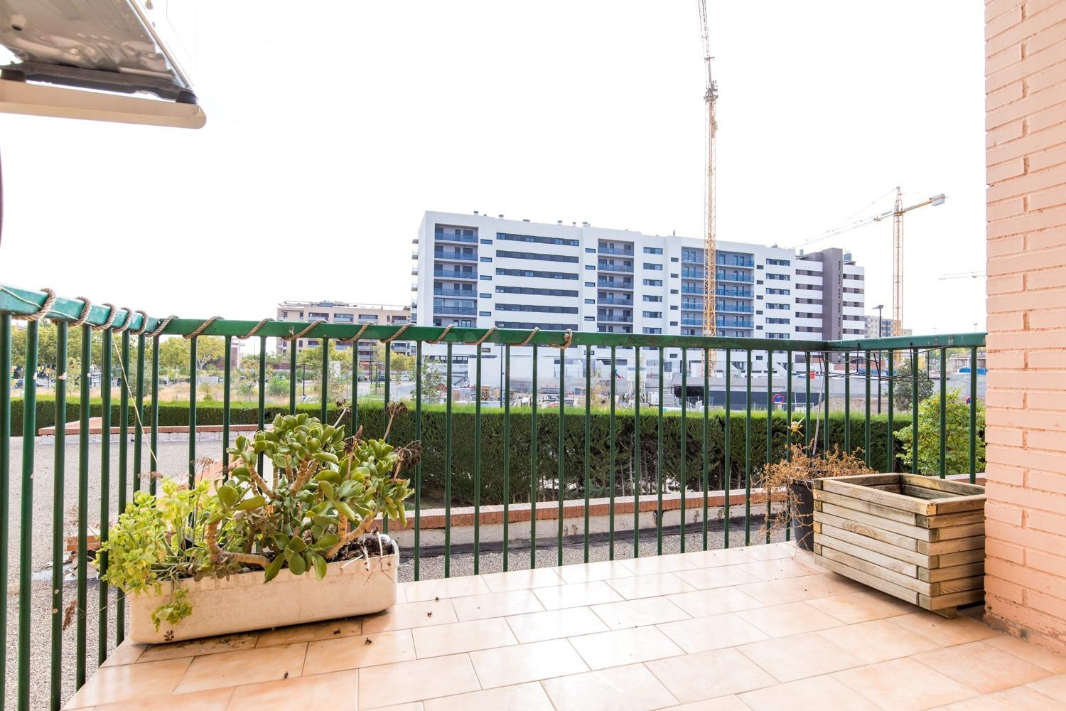 Piso de alquiler de 2 dormitorios con piscina ,zona deportiv - foto 3
