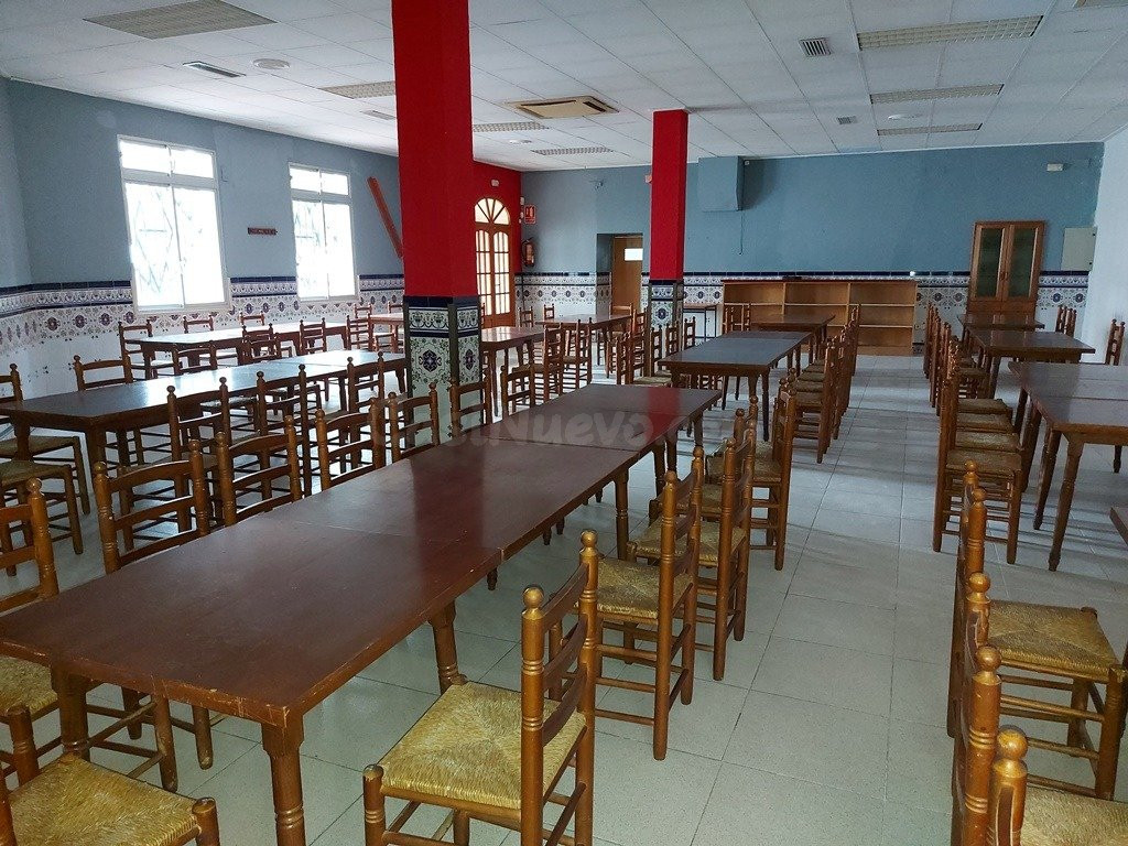 Bar restaurante y piso en venta en la población de Domeño - foto 4
