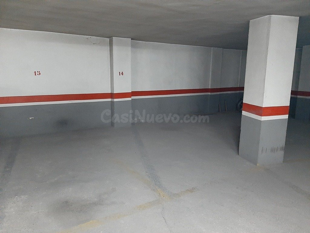 Plaza de garaje en venta en Calle San Vicente, frente a la U