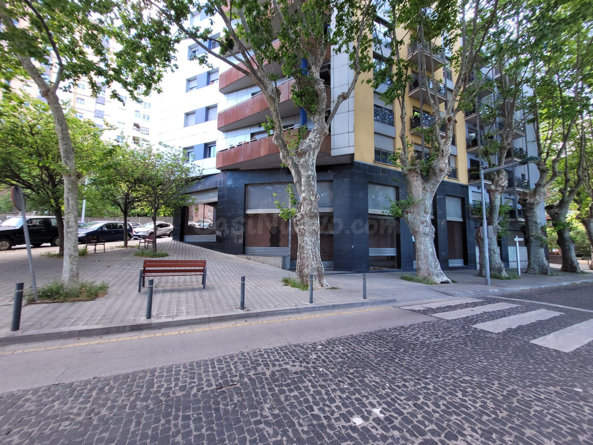 Tu negocio en un amplio local en bruto de l'Eixample de Figu