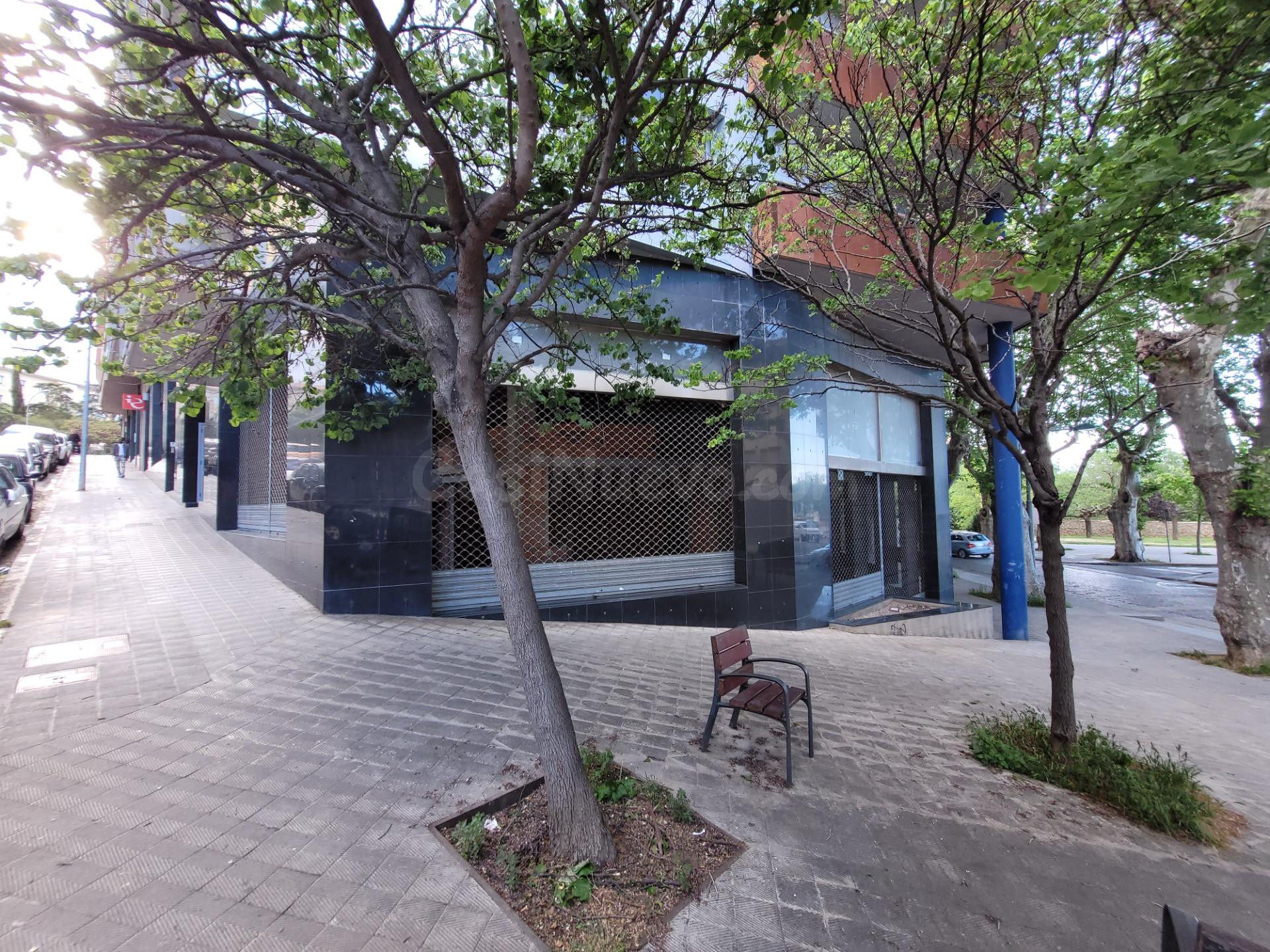 Tu negocio en un amplio local en bruto de l'Eixample de Figu - foto 3