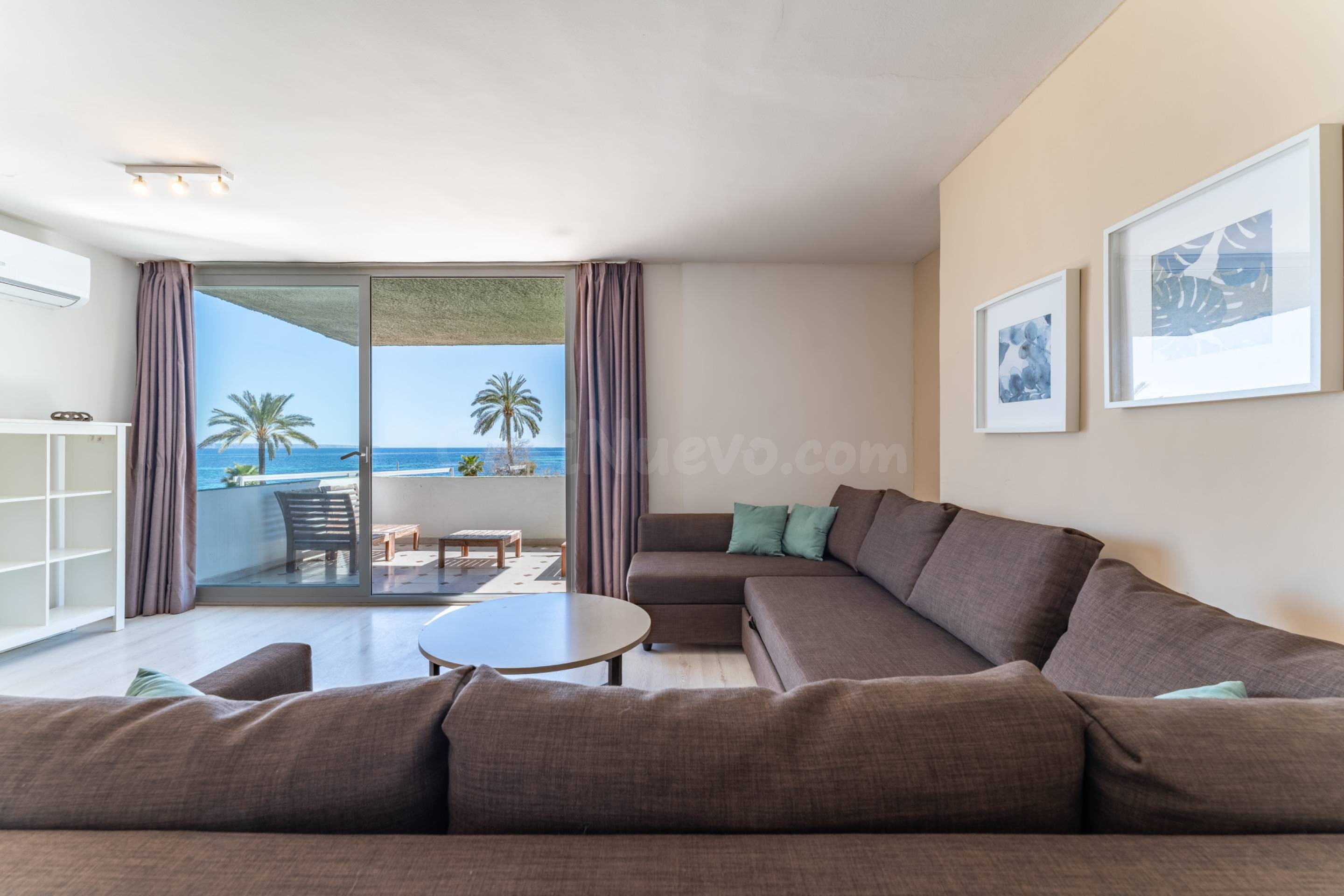 Apartamento en venta en Magaluf en primera línea de mar y ac