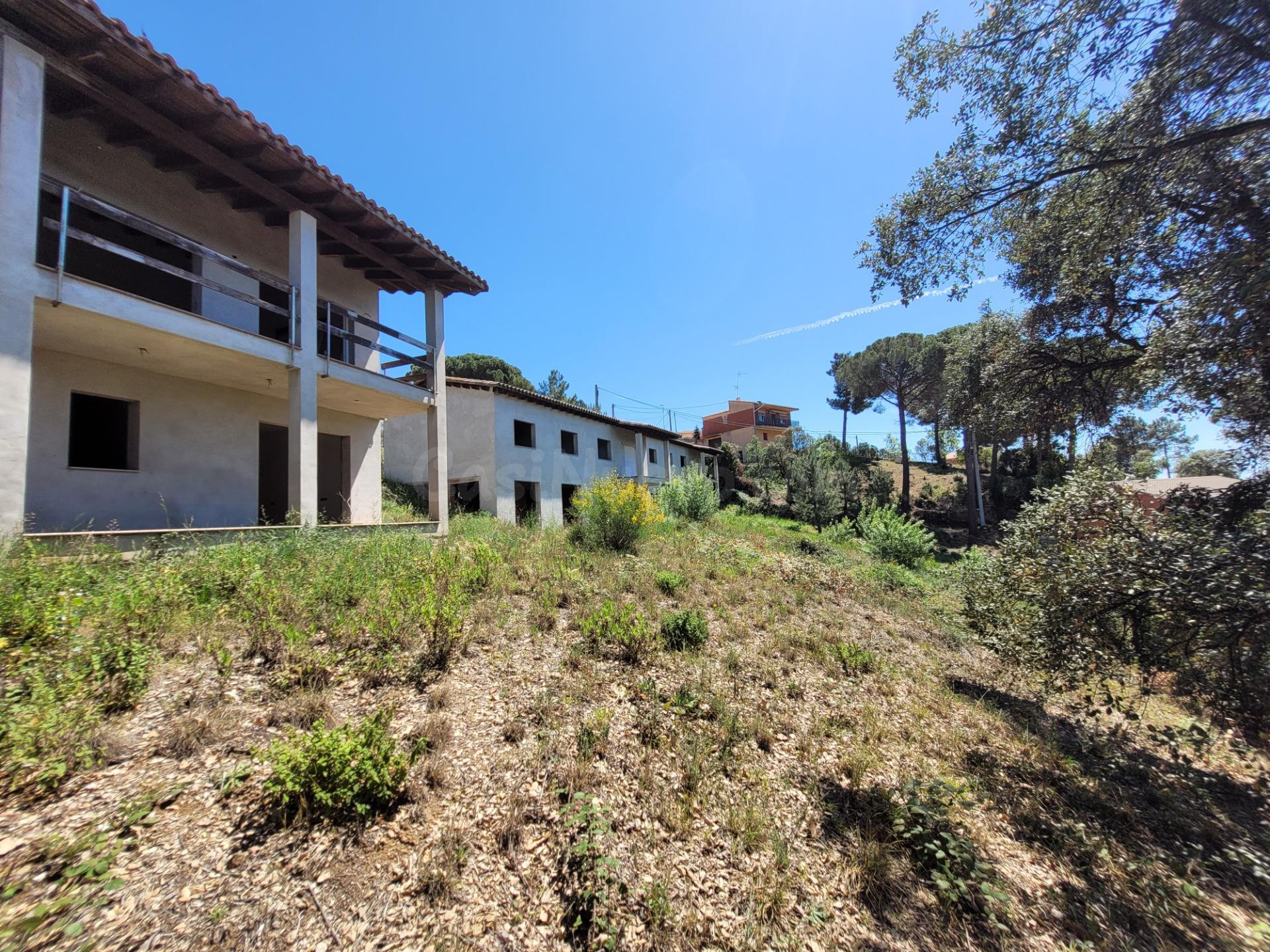 VENTA DE 3 CASAS UNIFAMILIARES EN CONTRUCCIÓN EN CAN FORNACA - foto 3