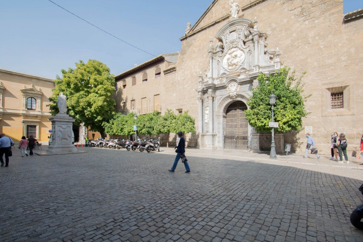 Local comercial en Granada zona Centro, 183 m. de superficie, junto a la plaza de Derecho,