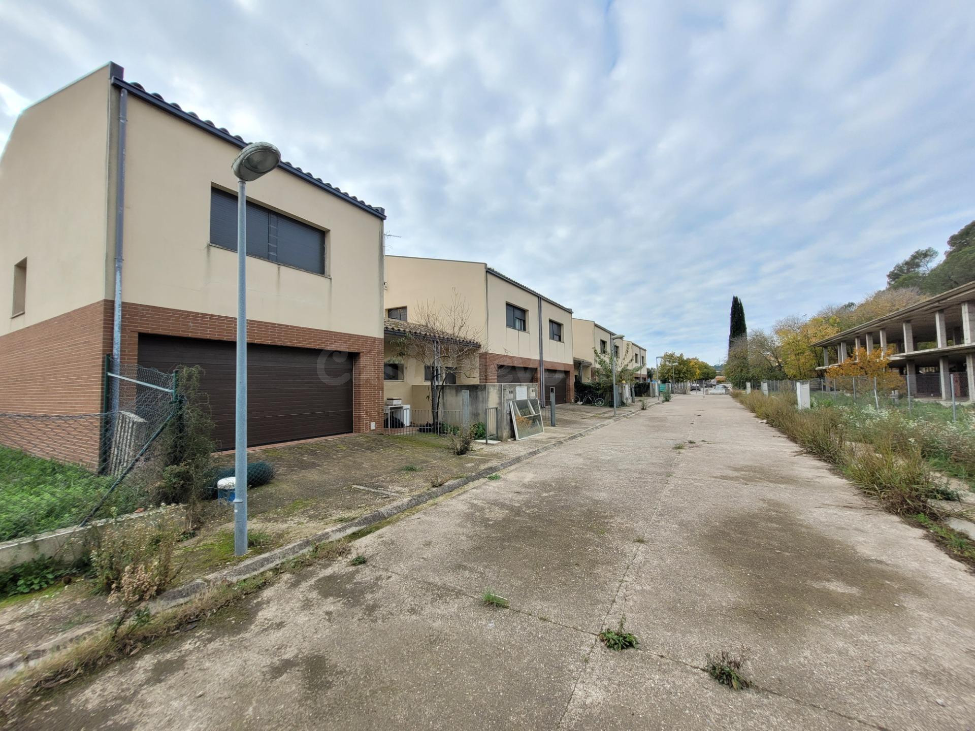 CONJUNTO URBANÍSTICO DE 21 VIVIENDAS ADOSADAS