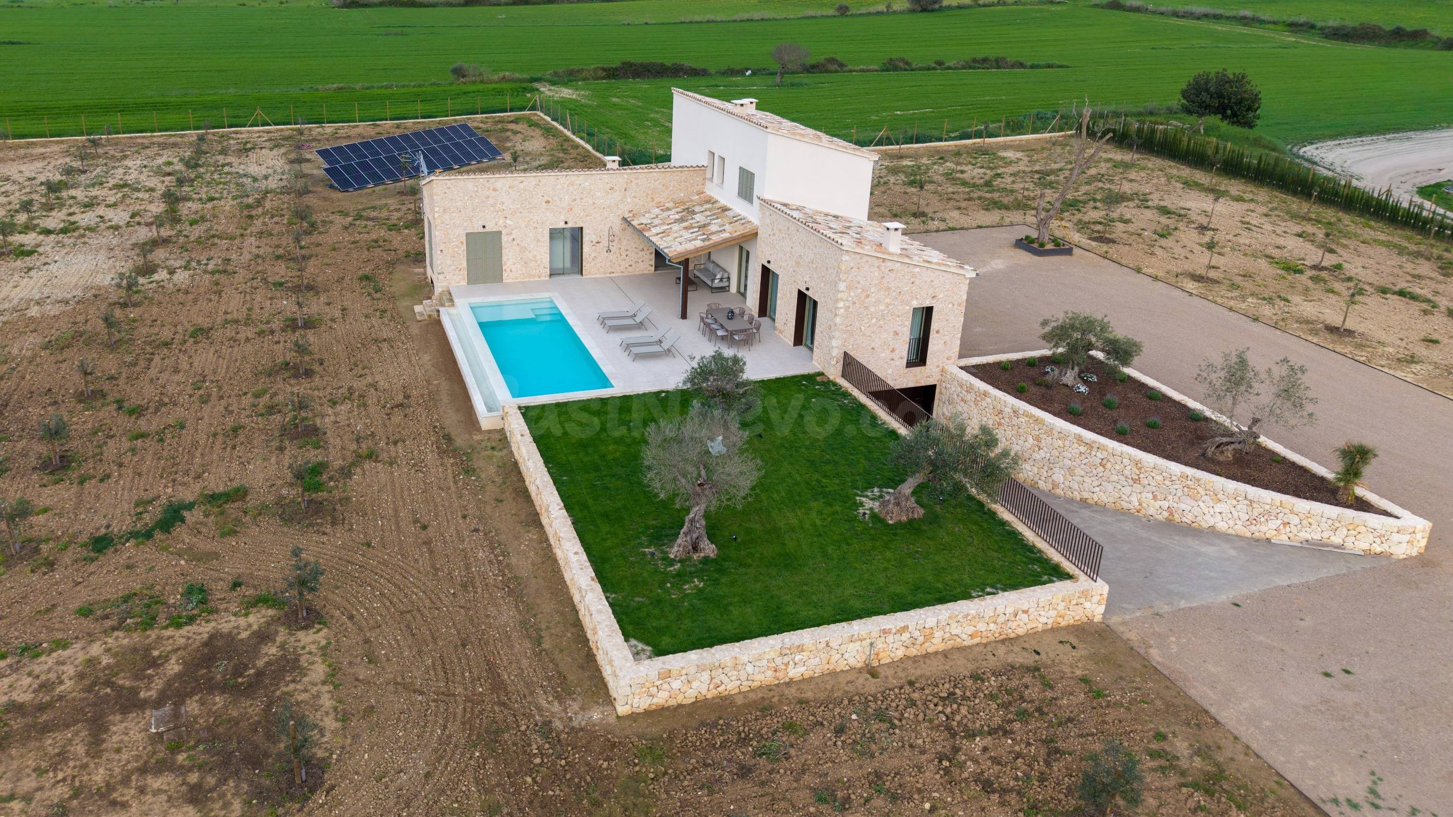 Exclusiva finca rústica de nueva construcción en Sineu con d - foto 3