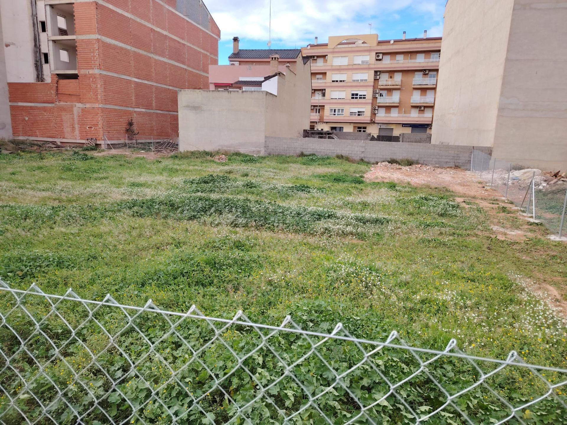SE VENDE SOLAR EDIFICABLE EN LA POBLA DE VALLBONA - foto 3