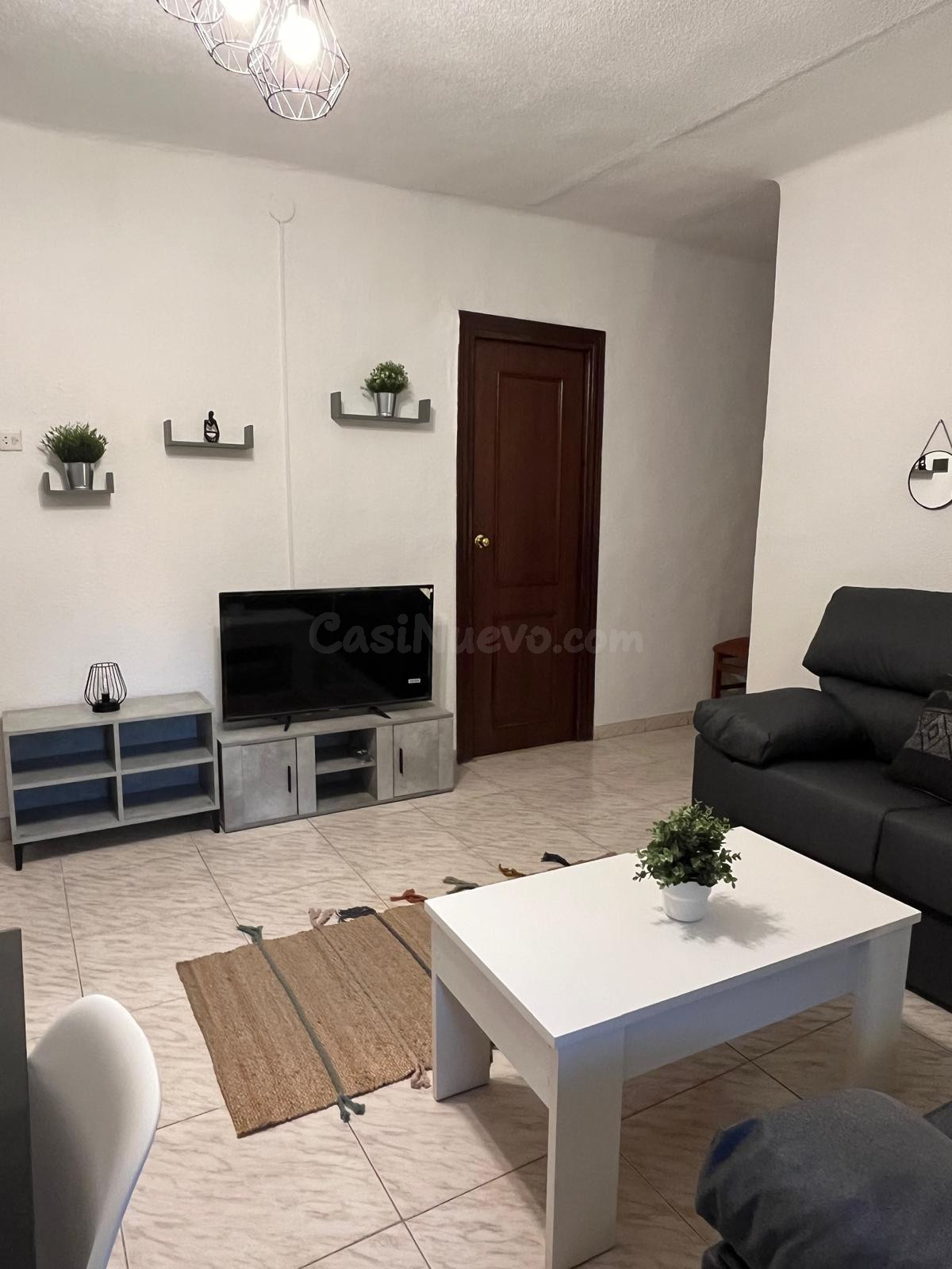 SE ALQUILA HABITACIÓN EN LA CHANA