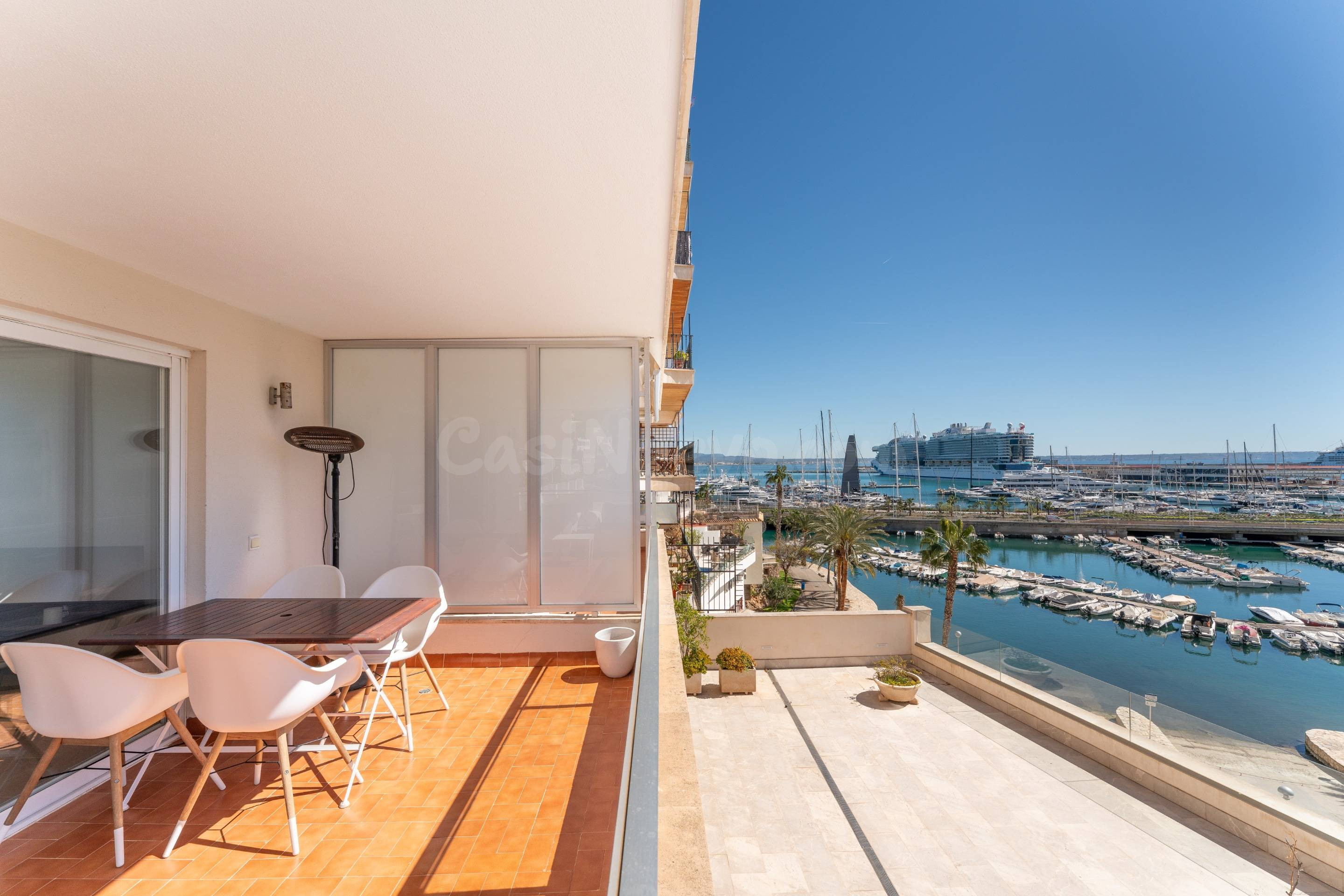 Espectacular piso con terraza y vistas al puerto en Can Bárb