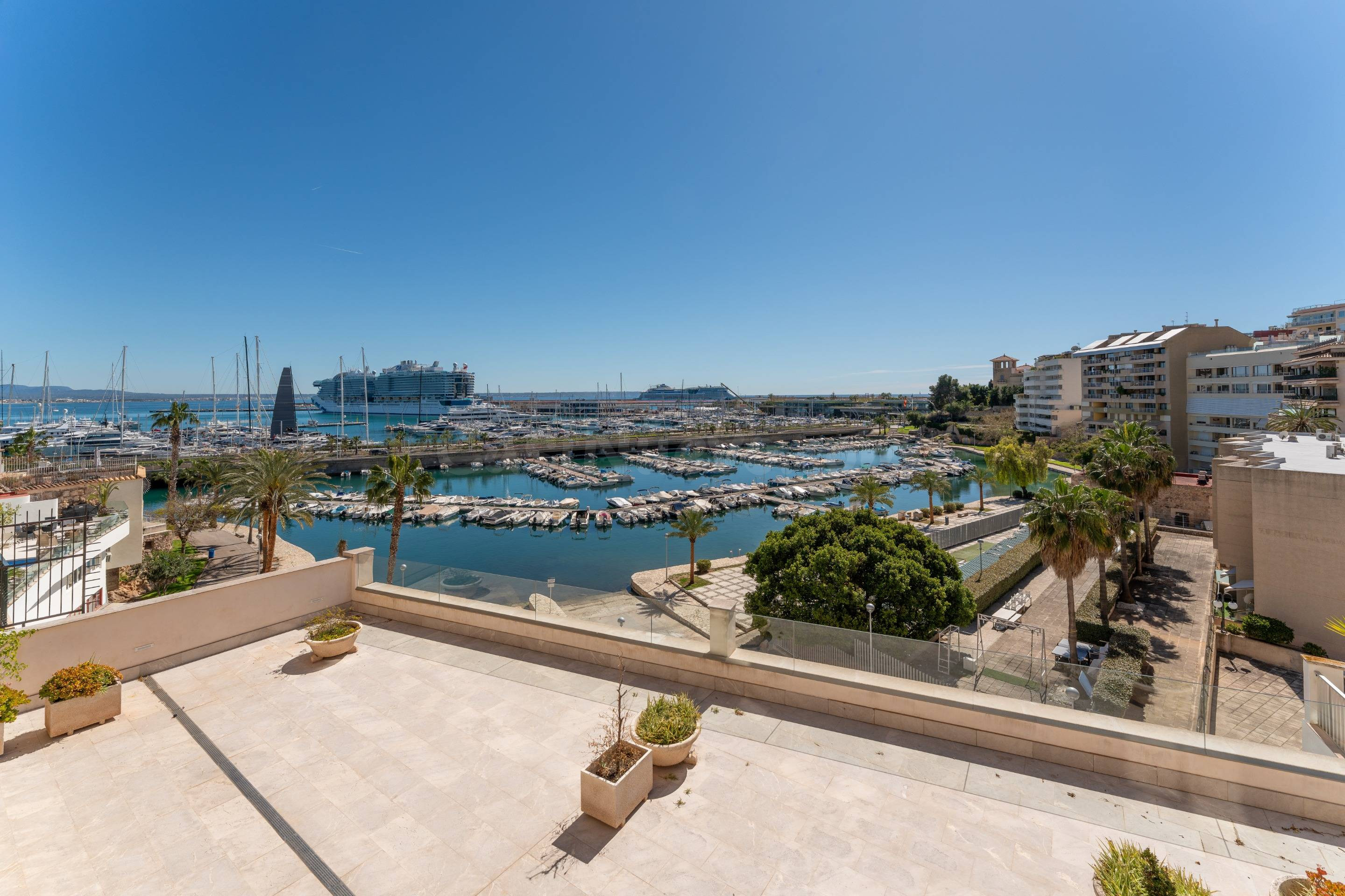Espectacular piso con terraza y vistas al puerto en Can Bárb - foto 4