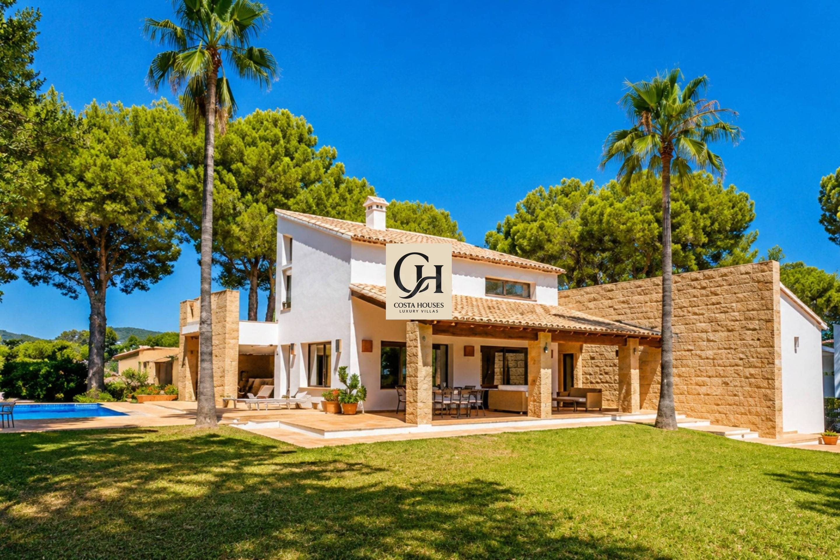 VILLA SILVANA · LUZ Y CALMA ENTRE PINOS EN JAVEA