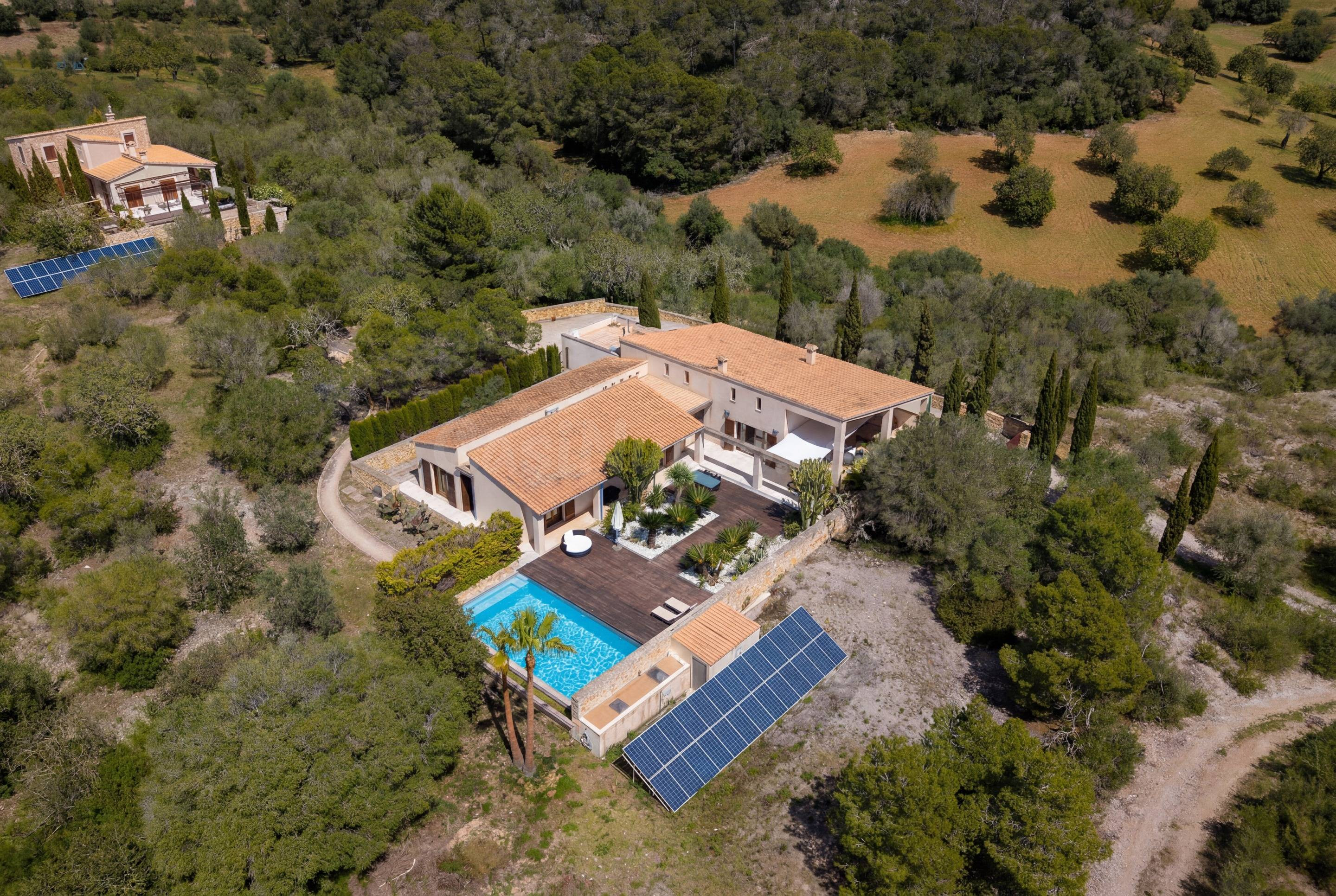 Exclusiva finca rústica de lujo con piscina y más de 15.700  - foto 2