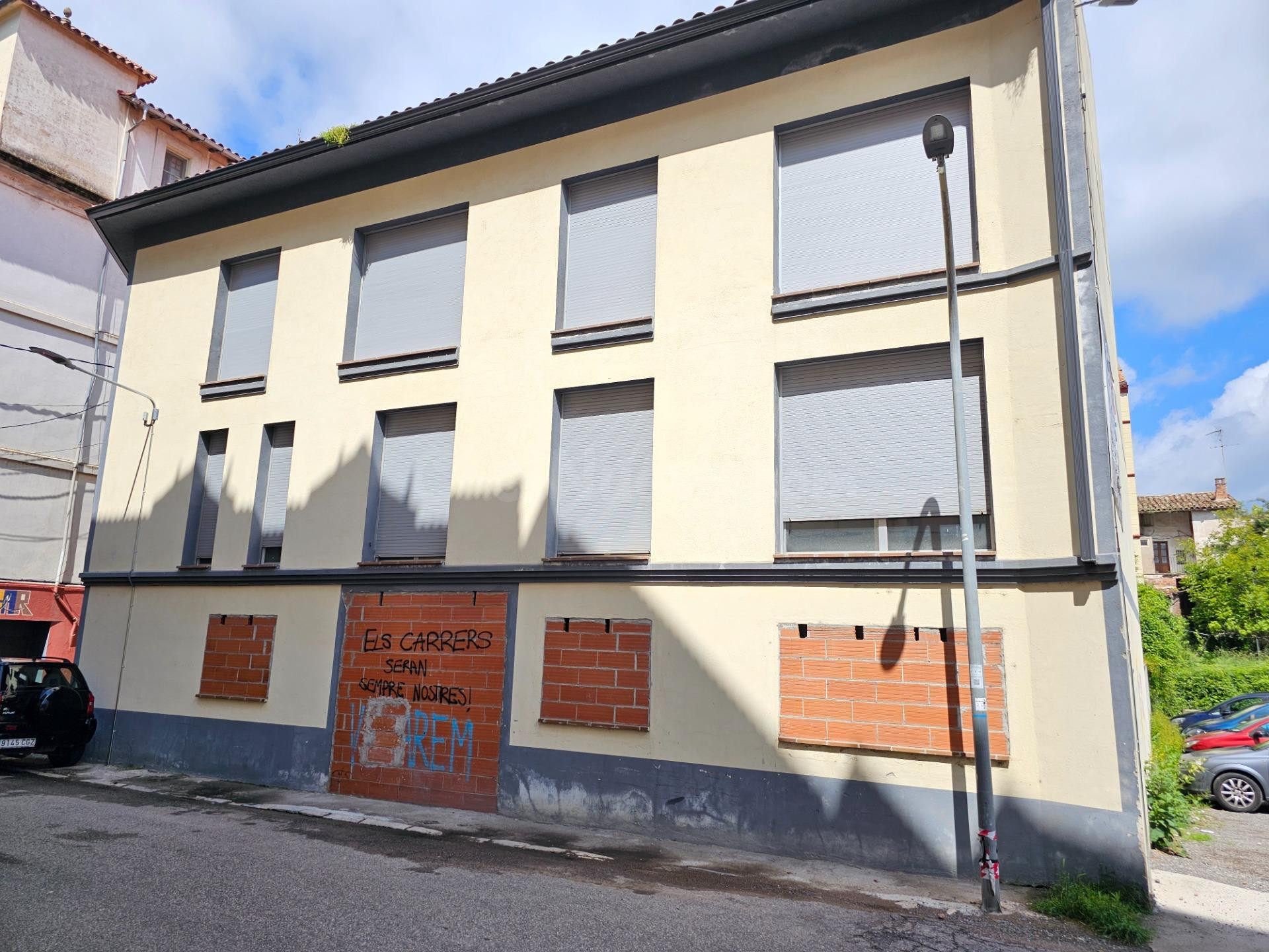 Edificio en el centro de Arbúcies de 14 viviendas con obra p - foto 2