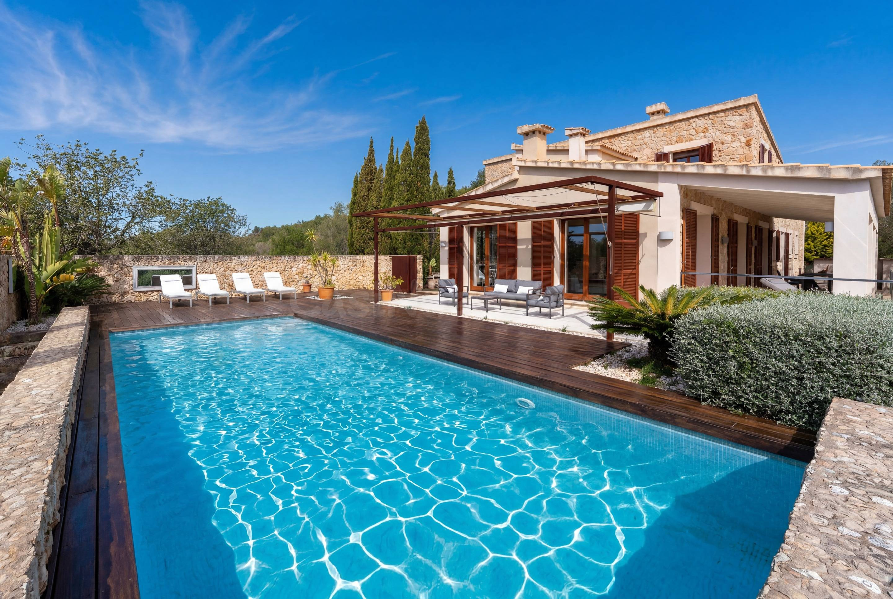 Exclusiva finca rústica con vivienda de diseño, piscina y má