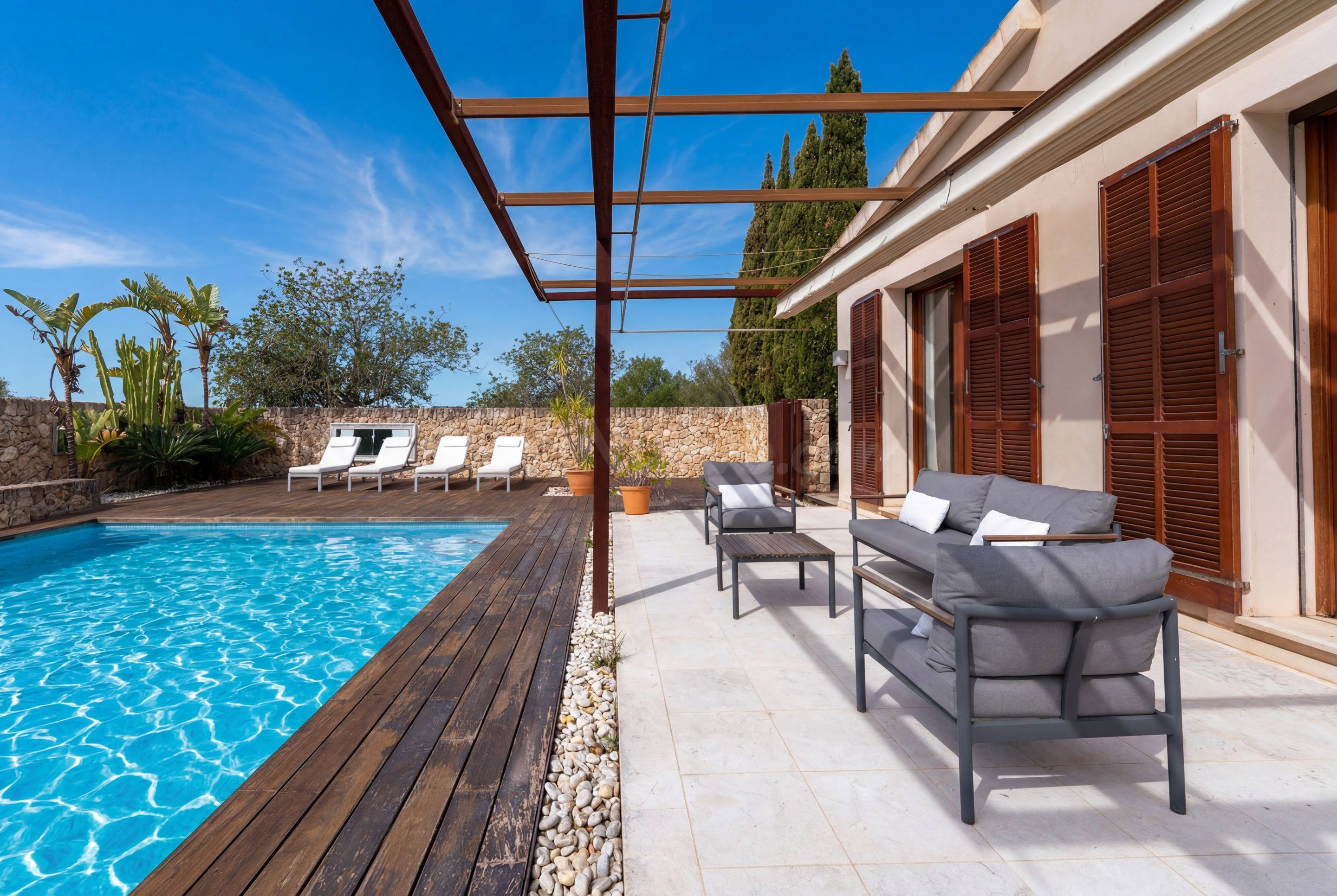 Exclusiva finca rústica con vivienda de diseño, piscina y má - foto 2