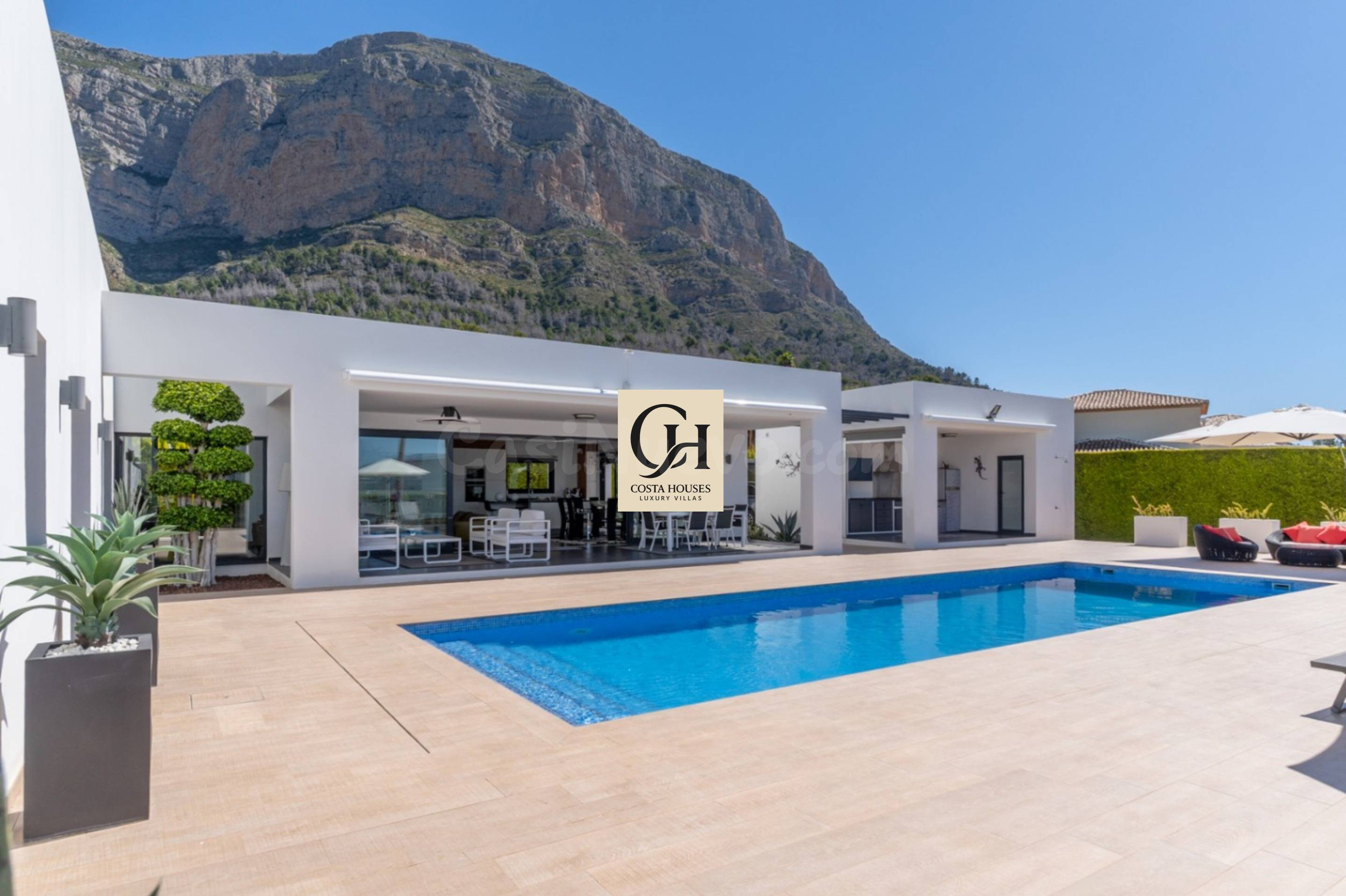 VILLA NERINA · VIDA EN UNA SOLA PLANTA FRENTE AL MONTGO EN J