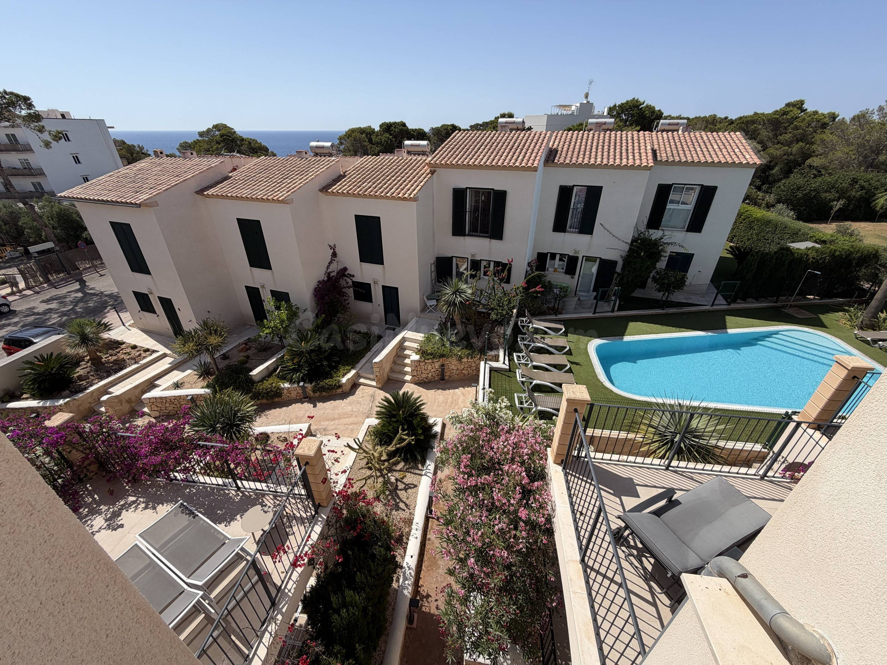 Exclusivo ático con terraza privada, vistas al mar y piscina en Cala Santanyí - foto 2