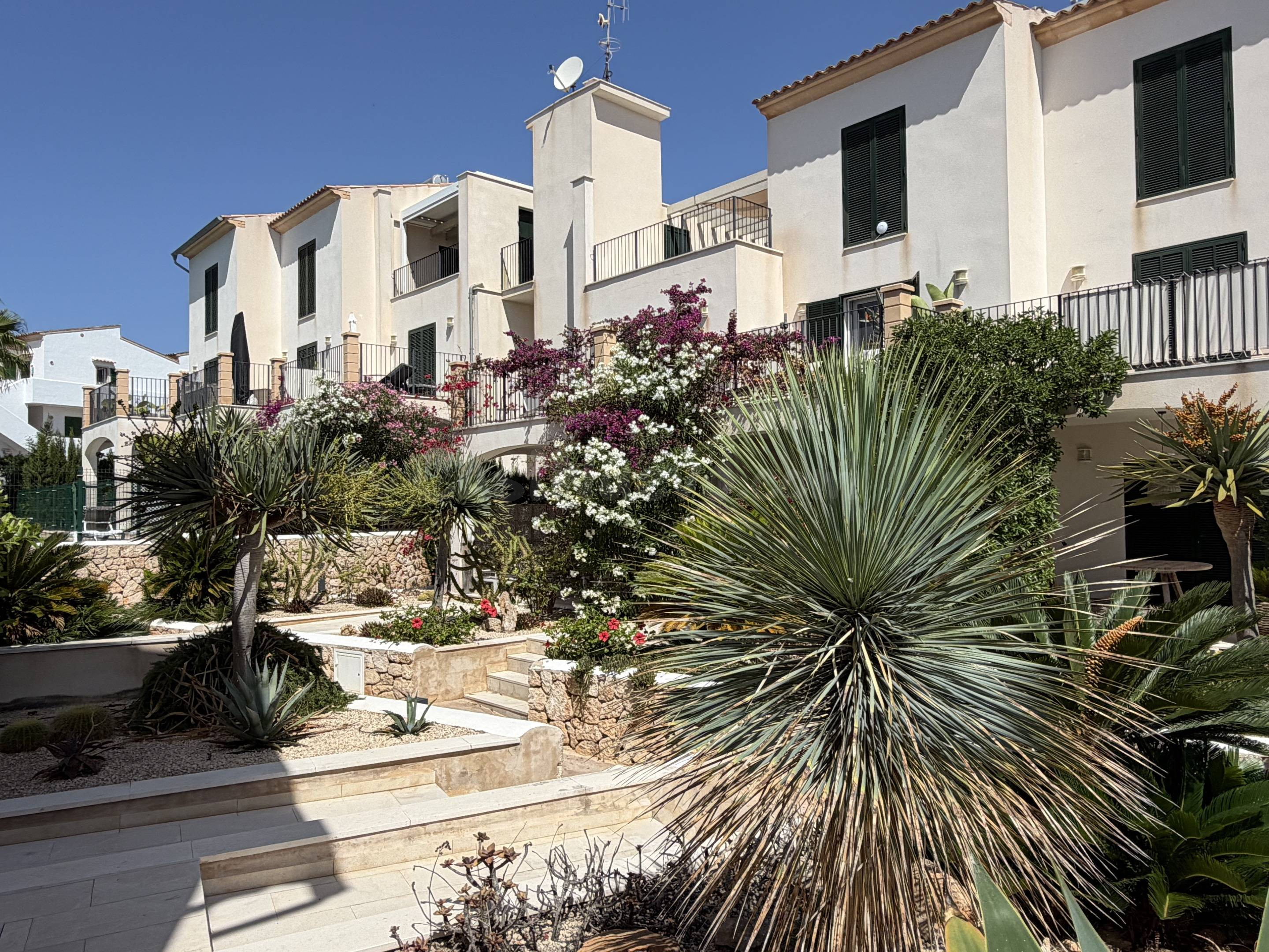 Exclusivo ático con terraza privada, vistas al mar y piscina en Cala Santanyí - foto 3