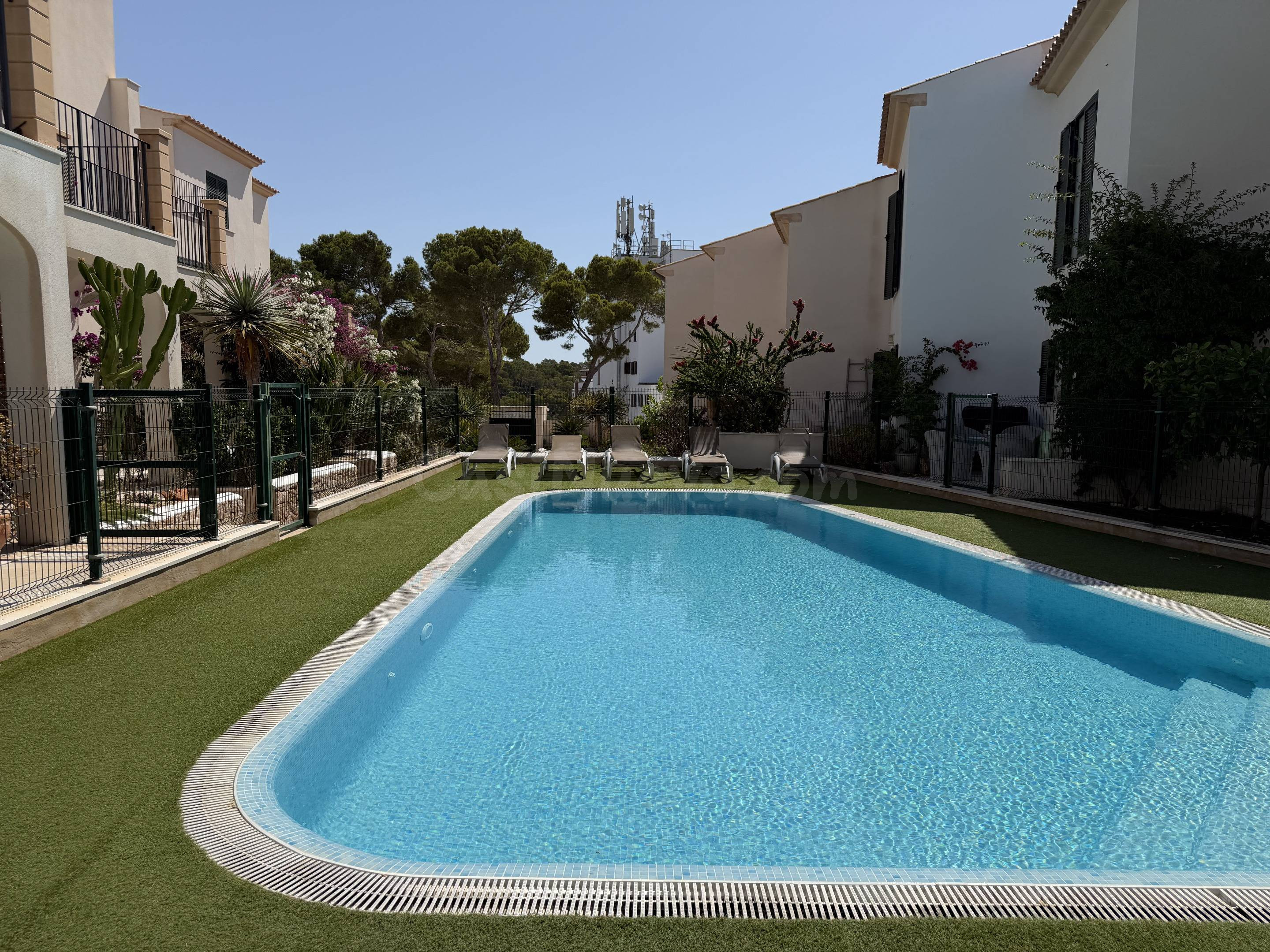 Exclusivo ático con terraza privada, vistas al mar y piscina en Cala Santanyí - foto 5