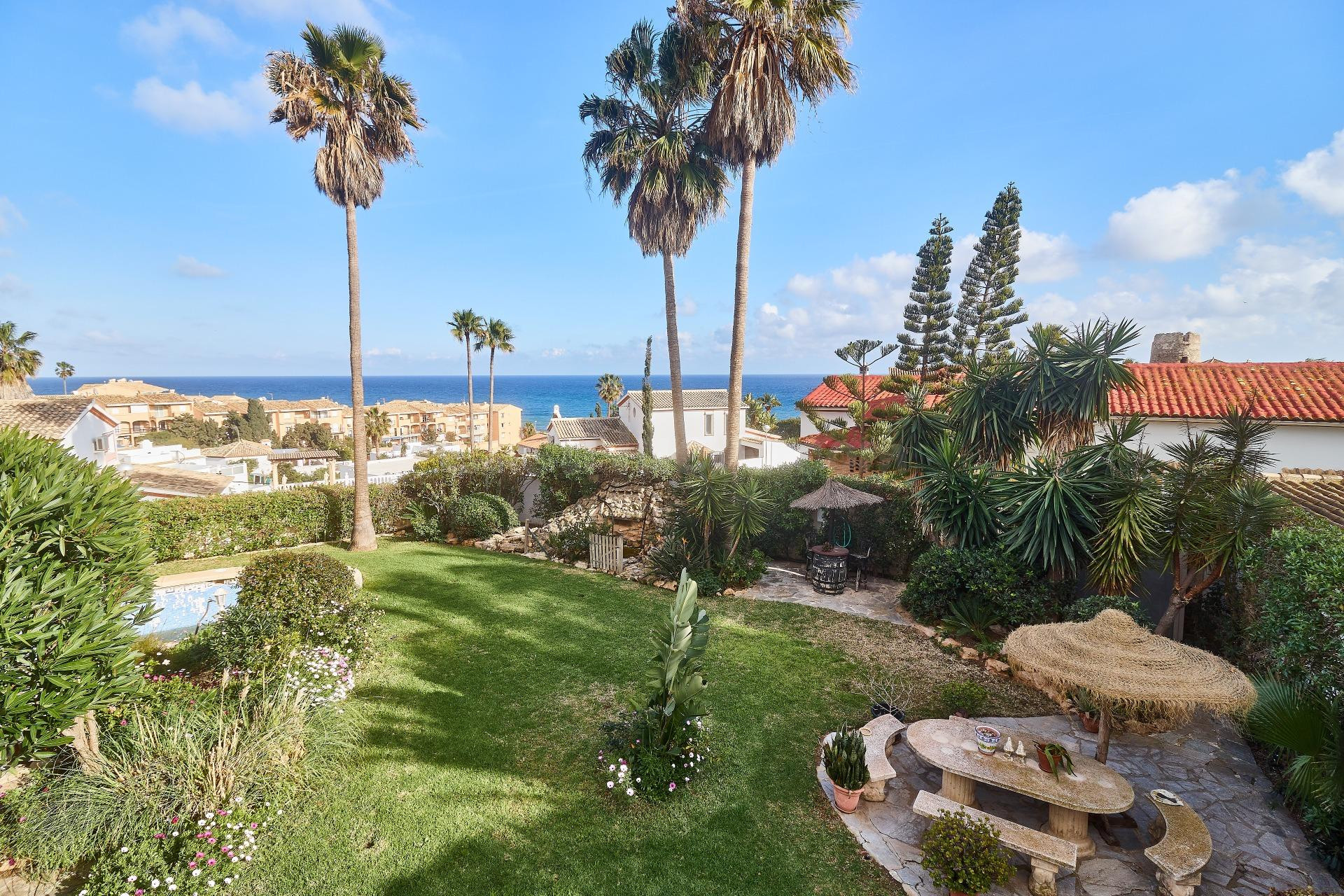 Oasis Andaluz: Espectacular villa de una planta con jardín t