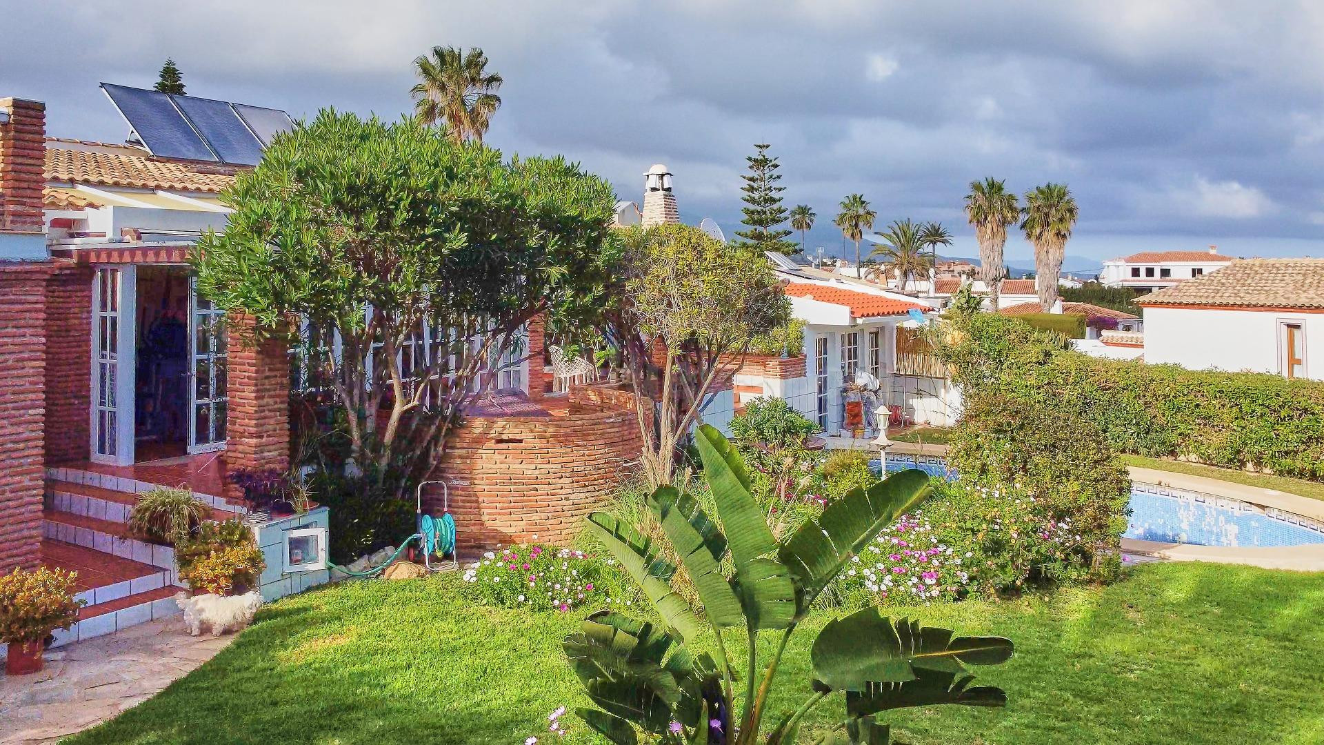 Oasis Andaluz: Espectacular villa de una planta con jardín t - foto 4