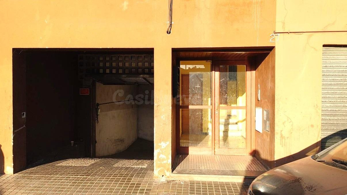 Plaza de párquing cerrada en La Farga - Banyoles - foto 5