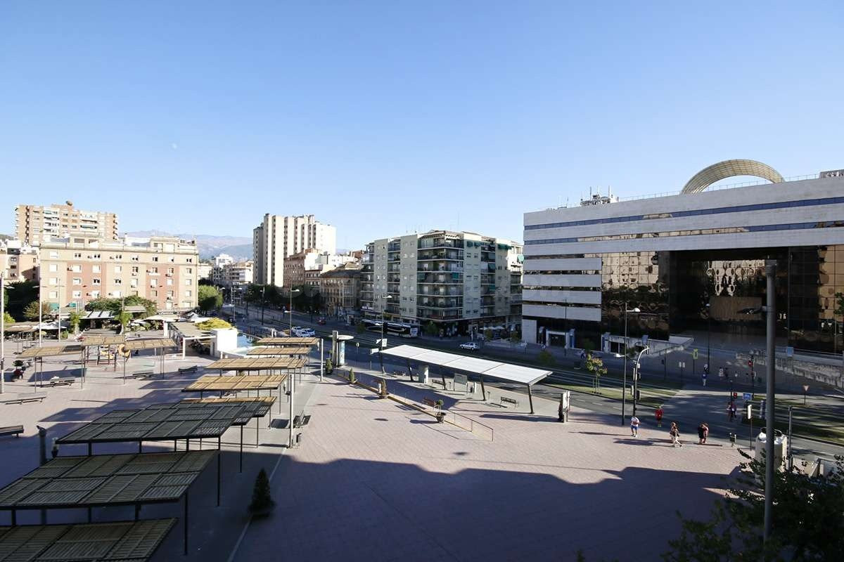 ALQUILER LOCAL COMERCIAL EN CALETA