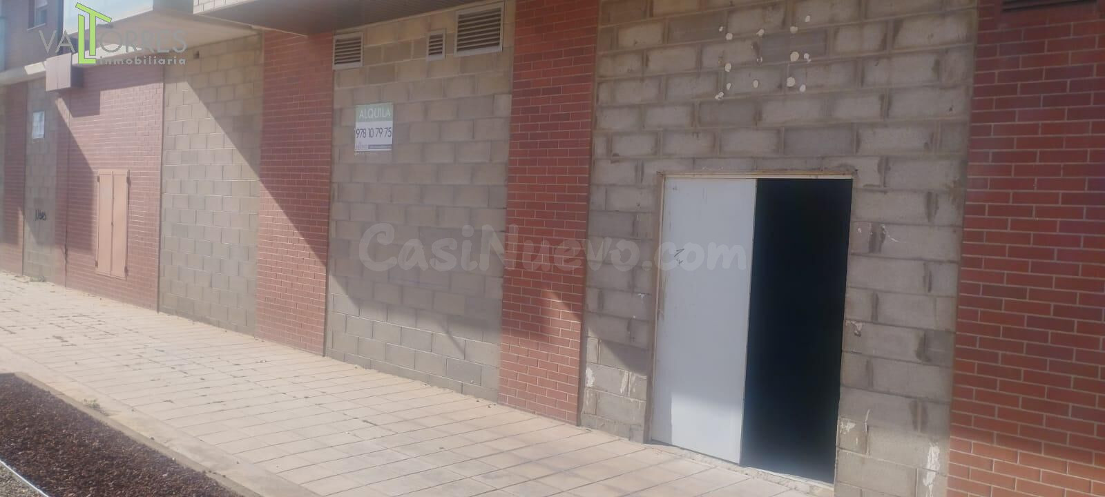 Local en zona nuevo ensanche con ubicación ideal - foto 2
