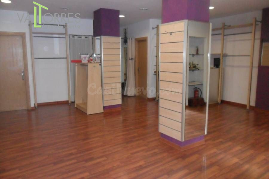 LOCAL COMERCIAL ACONDICIONADO EN EL CENTRO  PARA INSTALAR CUALQUIER ACTIVIDAD ¡DESDE YA! - foto 4