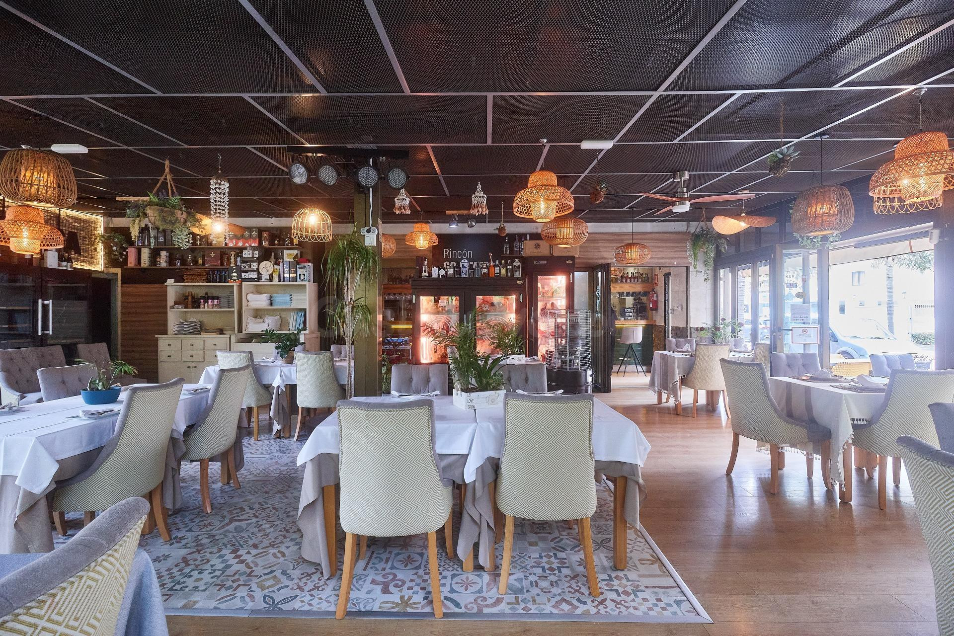 Emblemático restaurante funcionando a pleno rendimiento en F - foto 4