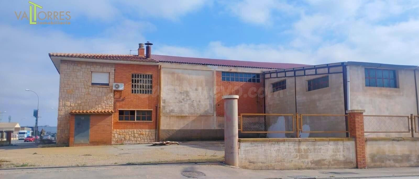 Nave y edificio oficinas en el polígono industrial de Teruel