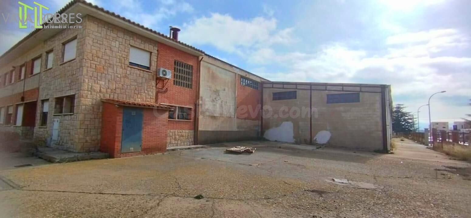 Nave y edificio oficinas en el polígono industrial de Teruel - foto 3