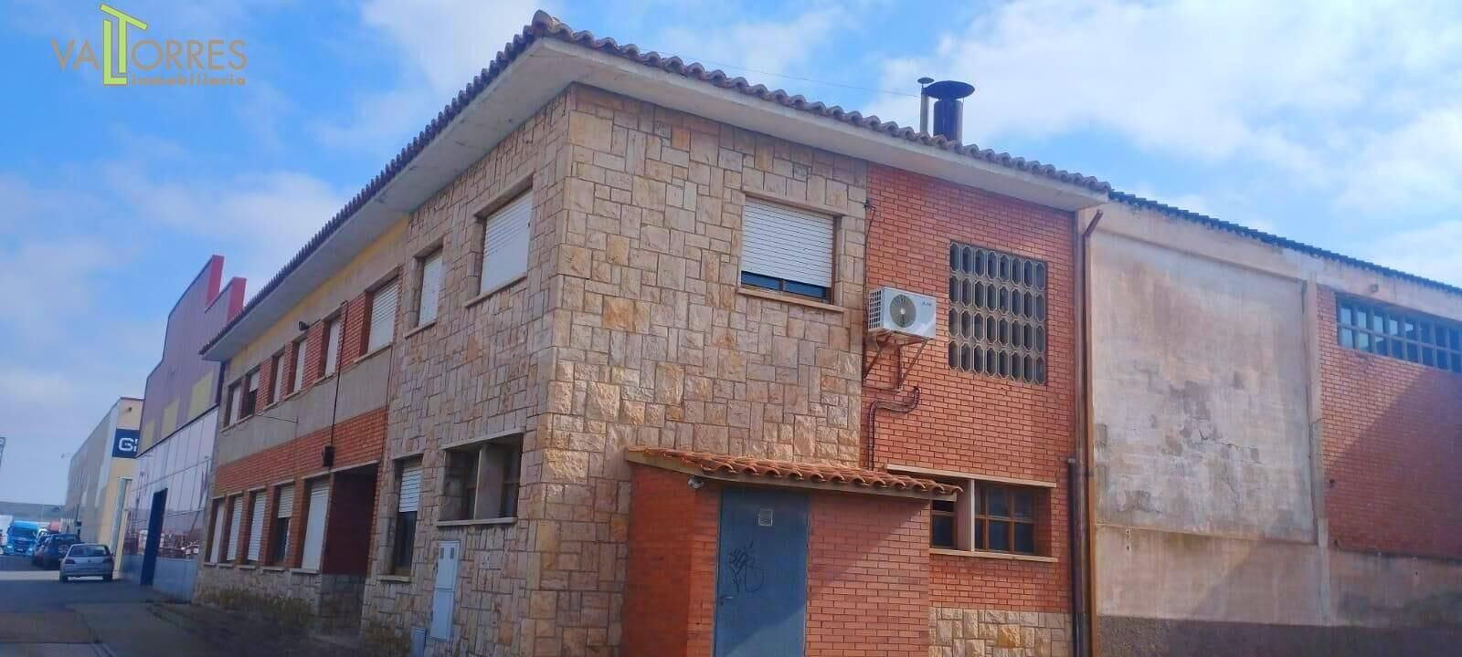 Nave y edificio oficinas en el polígono industrial de Teruel - foto 4