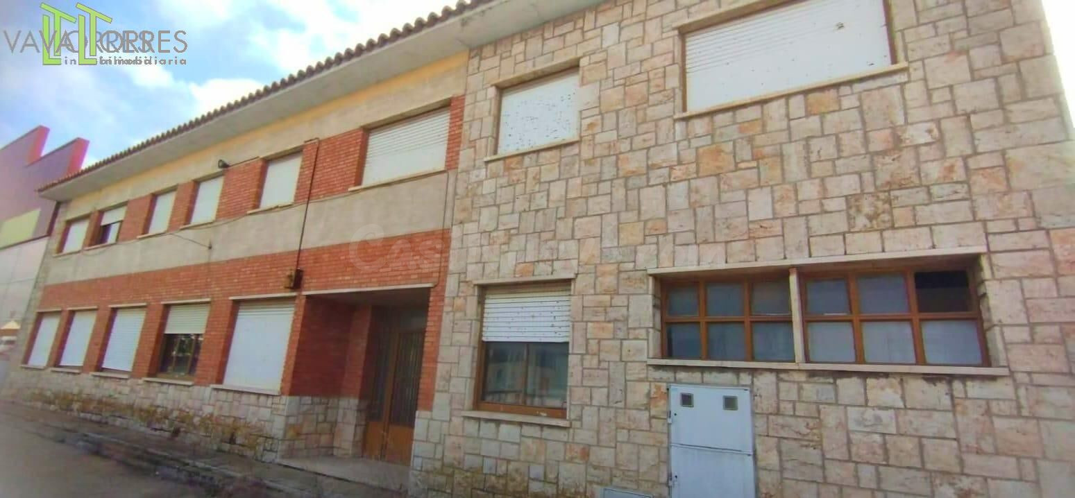 Nave y edificio oficinas en el polígono industrial de Teruel - foto 5